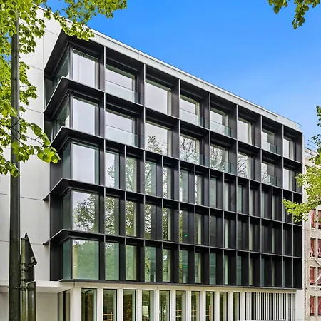 Luxury Downtown With Modern Amenities *