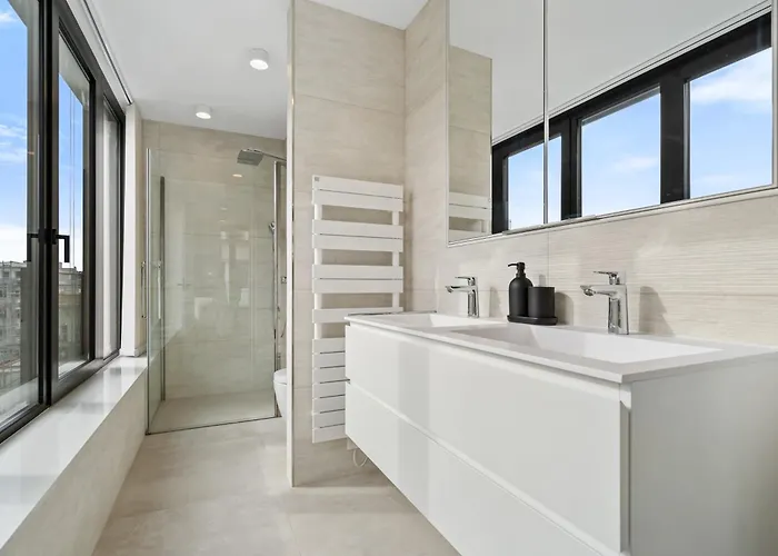 Luxury Downtown With Modern Amenities