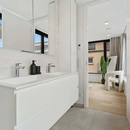 Luxury Downtown With Modern Amenities