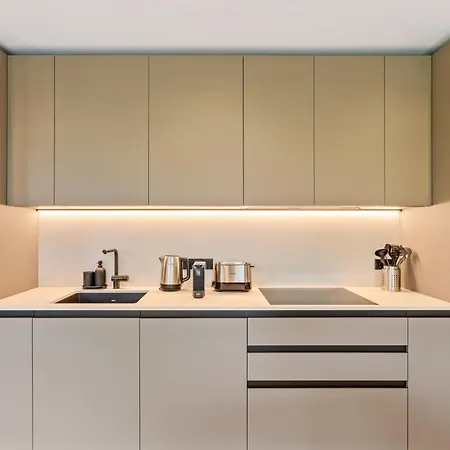 Apartment Luxury Downtown With Modern Amenities *