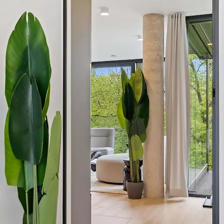 Apartment Luxury Downtown With Modern Amenities *