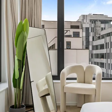 Apartment Luxury Downtown With Modern Amenities *