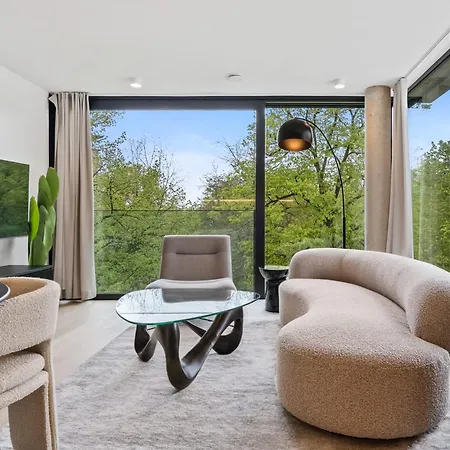 Luxury Downtown With Modern Amenities