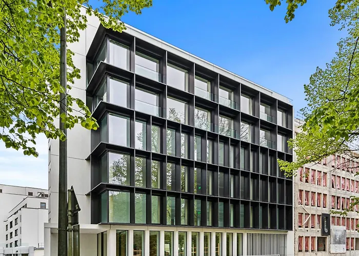 Luxury Downtown With Modern Amenities *