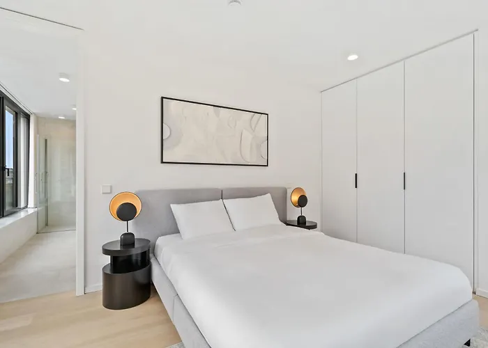 Luxury Downtown With Modern Amenities