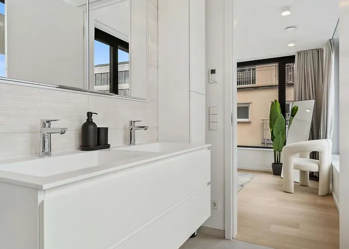 Luxury Downtown With Modern Amenities