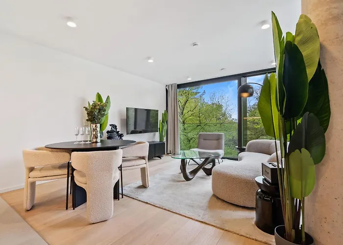 아파트 Luxury Downtown With Modern Amenities