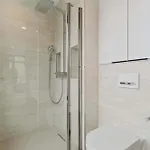 Luxury Downtown With Modern Amenities Apartment