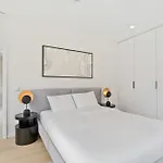 Luxury Downtown With Modern Amenities