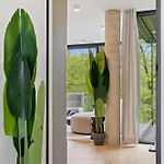 Apartment Luxury Downtown With Modern Amenities *