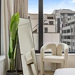 Apartment Luxury Downtown With Modern Amenities *