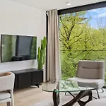 Luxury Downtown With Modern Amenities Apartment *